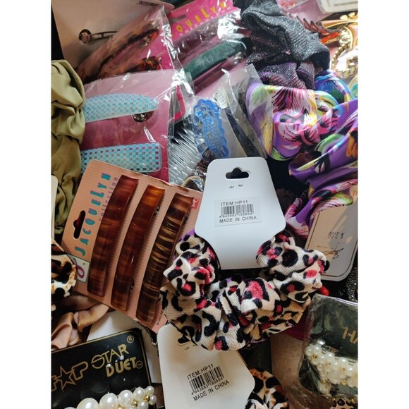 20 PC LOT Fashion Hair Accessories Salvage Shelf Pulls Assorted Styles and Brand - Picture 9 of 9